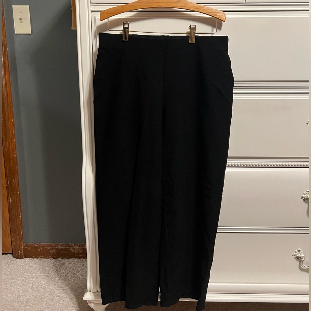 Eileen Fisher elastic straight leg capri pants